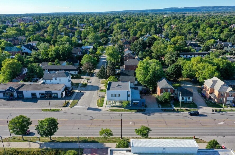 160 First St, Collingwood, ON à vendre - Photo de l’immeuble – Image 2 sur 13