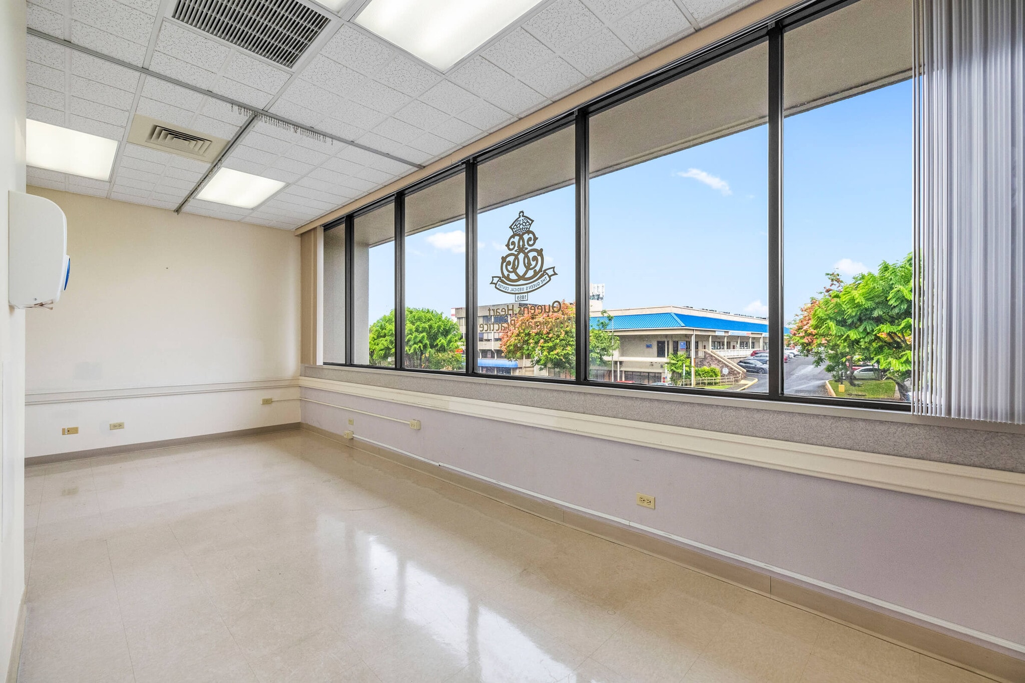 98-1247 Kaahumanu St, Aiea, HI à louer Photo de l’immeuble– Image 1 sur 18