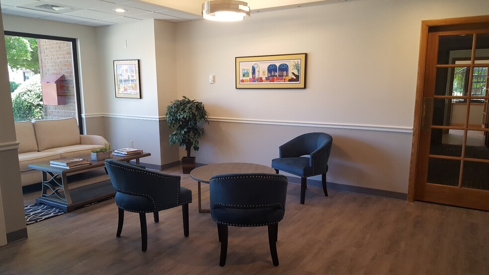 60 Avon Meadow Ln, Avon, CT à louer - Hall d’entrée – Image 3 sur 9