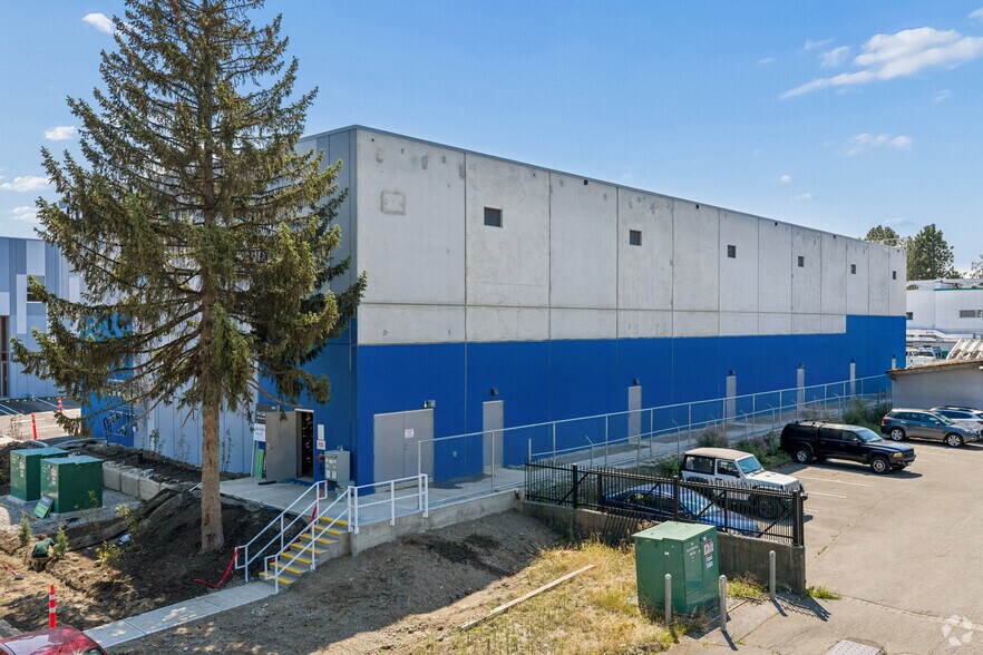 7411 Lowland Dr, Burnaby, BC à vendre - Photo de l’immeuble – Image 2 sur 3