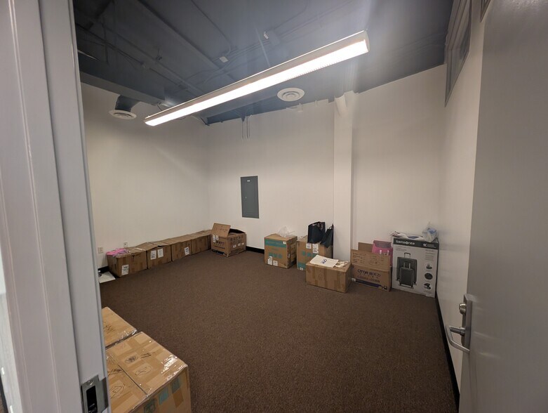 3670 W Temple Ave, Pomona, CA à louer - Photo de l’immeuble – Image 3 sur 23