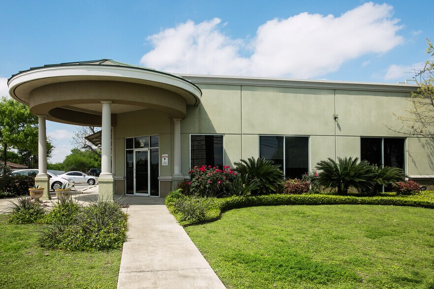 7127 Somerset Rd, San Antonio, TX à louer - Photo principale – Image 1 sur 38