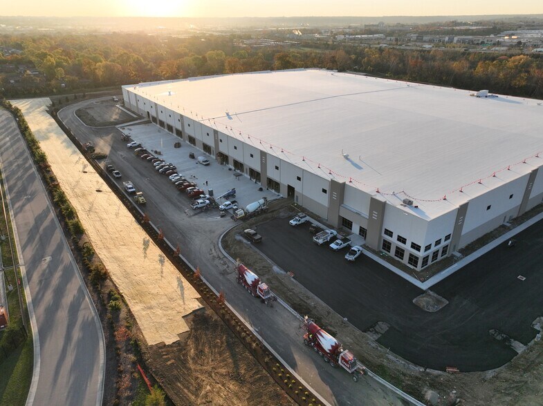 1125 Strategic Pky, Springdale, OH à louer - Photo principale – Image 1 sur 4