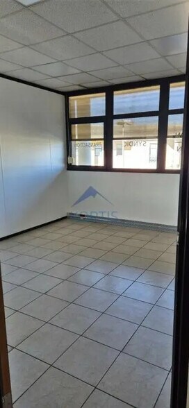 Bureau dans Bron à louer - Photo intérieure – Image 2 sur 6