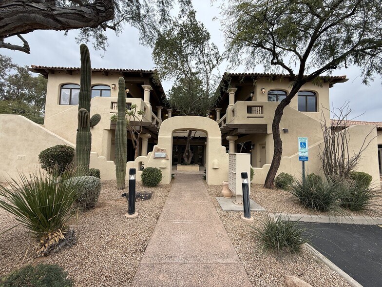 8170 N 86th Pl, Scottsdale, AZ à louer - Photo de l’immeuble – Image 1 sur 23