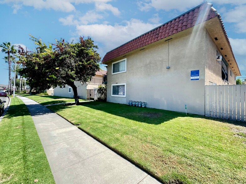 1512 S 9th St, Anaheim, CA à vendre - Photo de l’immeuble – Image 2 sur 12