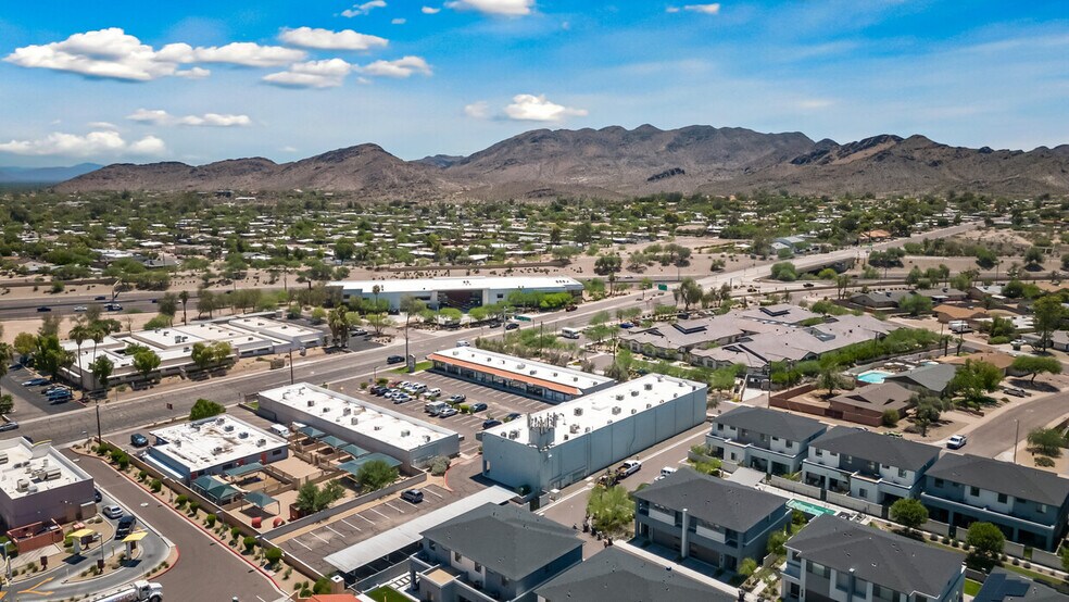 10210 N 32nd St, Phoenix, AZ à louer - Photo de l’immeuble – Image 2 sur 4