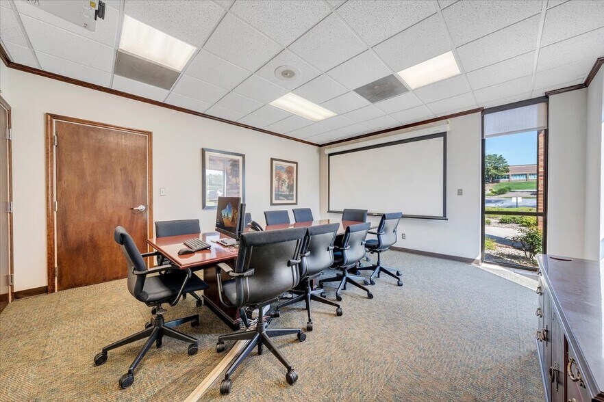5240 Valleypark Dr, Roanoke, VA à vendre - Photo de l’immeuble – Image 3 sur 11