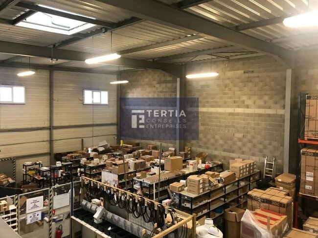 Plus de détails pour Bureau, Local d'activités à louer