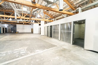 33-43 E Orange Grove Ave, Burbank, CA à louer Photo intérieure– Image 1 sur 13