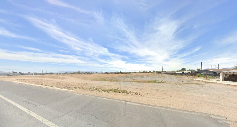 14043 Palmdale Rd, Victorville, CA à vendre - Photo principale – Image 1 sur 3