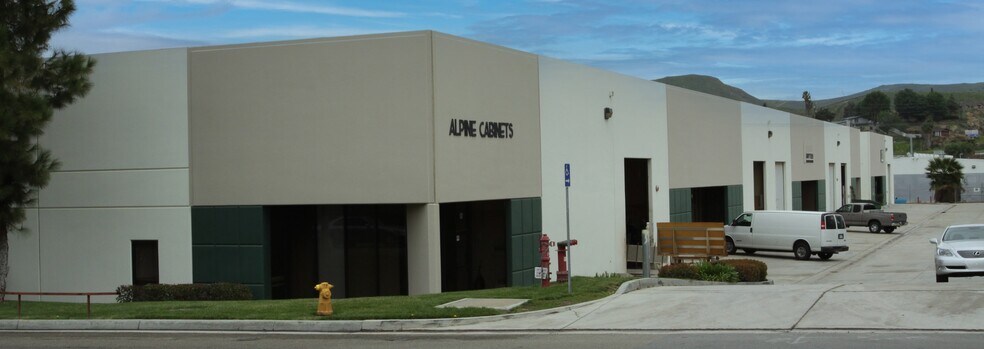 2045 California Ave, Corona, CA à louer - Photo de l’immeuble – Image 2 sur 5