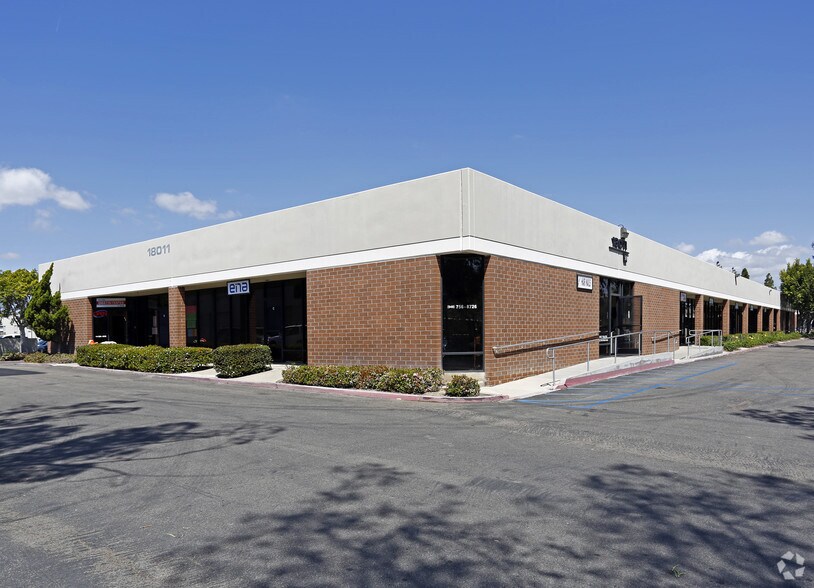 17755 Sky Park Cir, Irvine, CA à louer - Photo principale – Image 2 sur 33