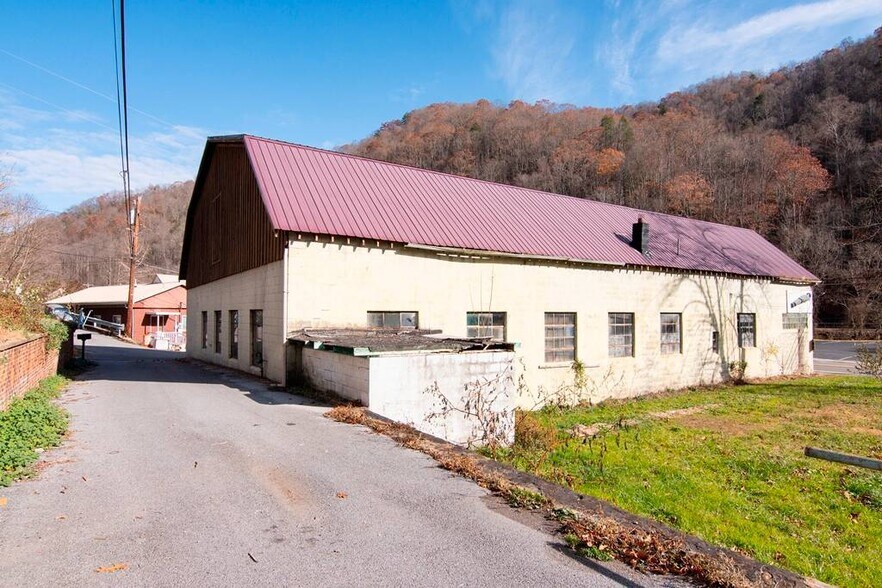 1002 Guyandotte Ave, Mullens, WV à vendre - Photo de l’immeuble – Image 1 sur 29
