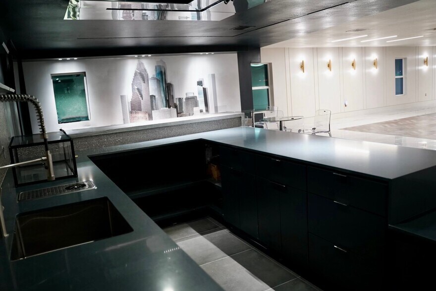 8203 John Martin Rd, Baytown, TX à louer - Photo de l’immeuble – Image 3 sur 7