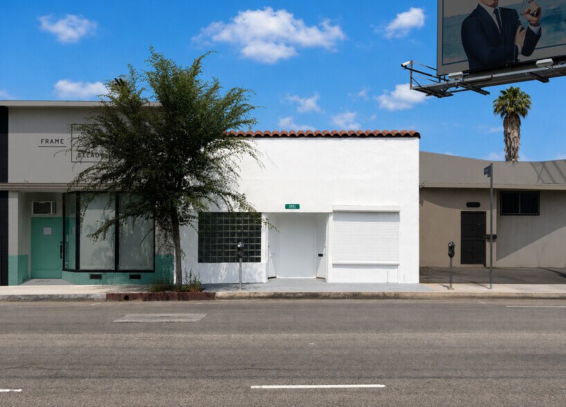2861 S Robertson Blvd, Los Angeles, CA à louer - Photo de l’immeuble – Image 1 sur 4