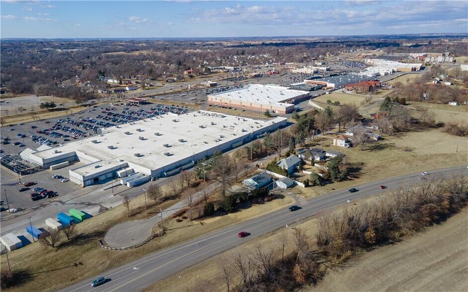 169 Highway & Cook Road, Saint Joseph, MO à vendre - Photo de l’immeuble – Image 3 sur 12