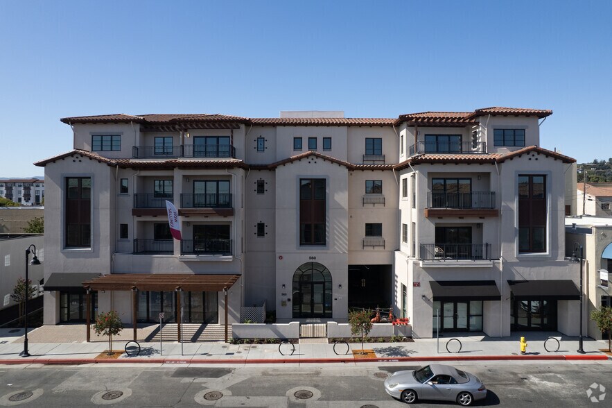 552-560 El Camino Real, San Carlos, CA à vendre - Photo de l’immeuble – Image 2 sur 9