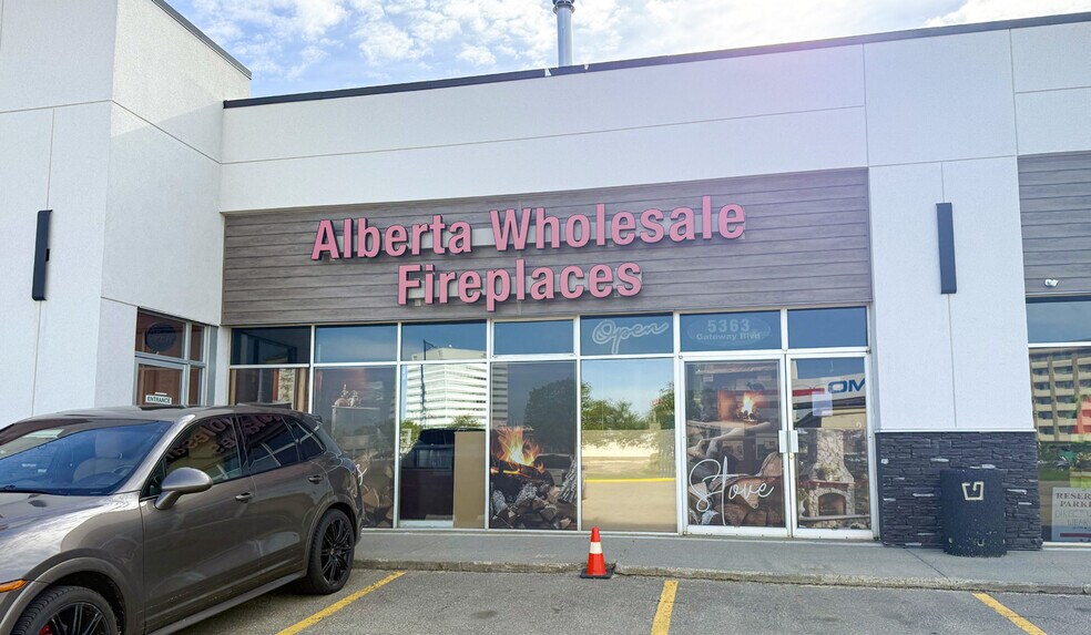 5365 Gateway Blvd NW, Edmonton, AB à louer - Photo de l’immeuble – Image 2 sur 3