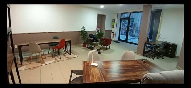 Plus de détails pour Local commercial à louer