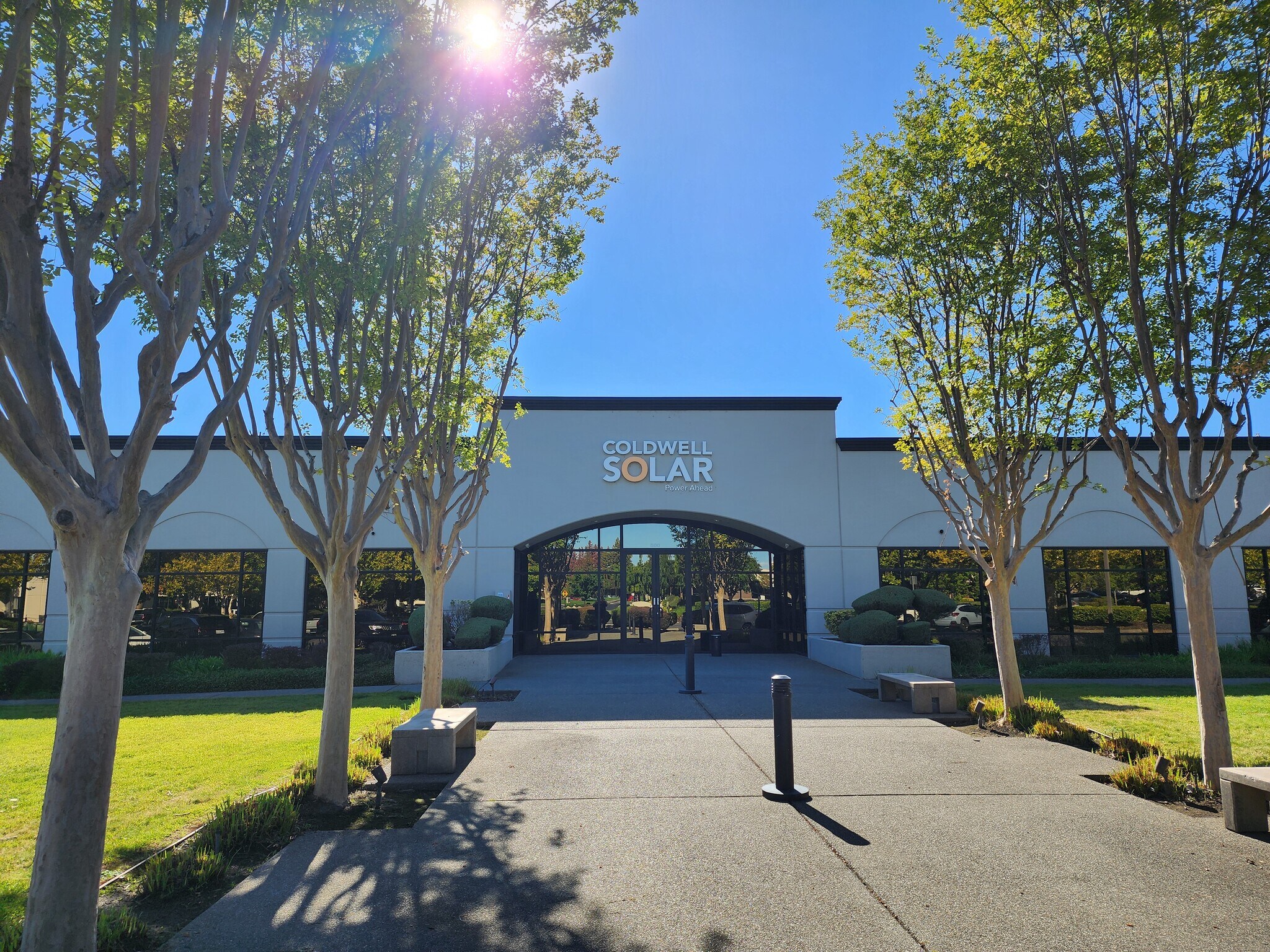 500 Menlo Dr, Rocklin, CA à louer Photo de l’immeuble– Image 1 sur 8