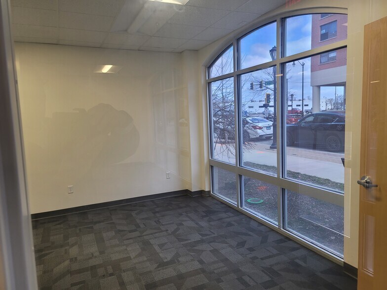 261 N 4th St, Springfield, IL à louer - Photo de l’immeuble – Image 3 sur 11