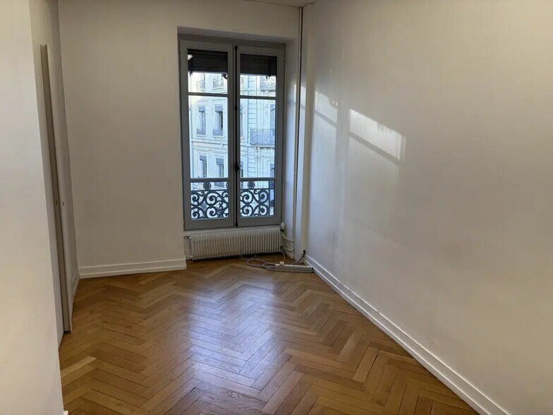 Bureau dans Lyon à louer - Photo de l’immeuble – Image 2 sur 13