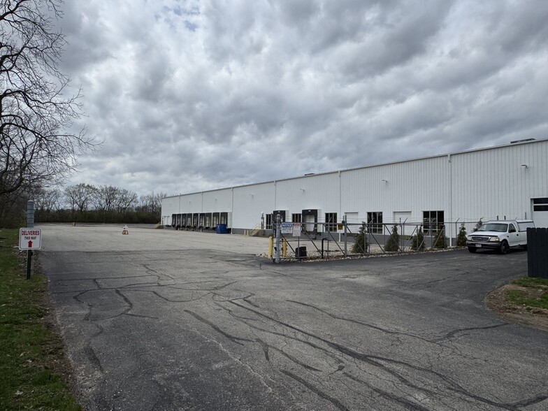 4555 Lyman Dr, Hilliard, OH à louer - Photo de l’immeuble – Image 2 sur 7