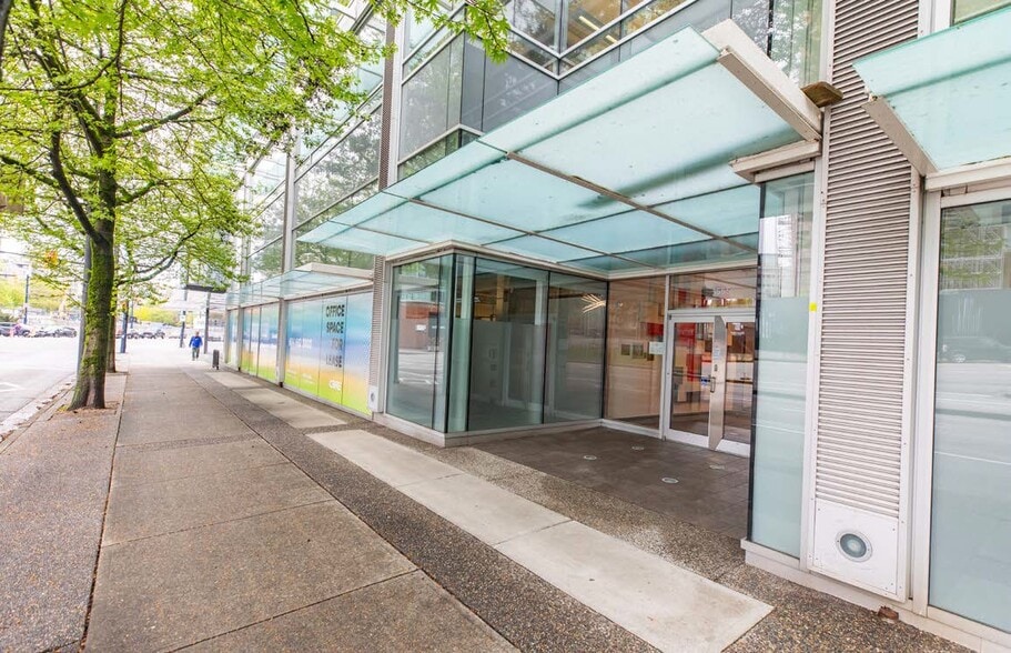 1555 Pender St W, Vancouver, BC à louer - Photo de l’immeuble – Image 2 sur 12