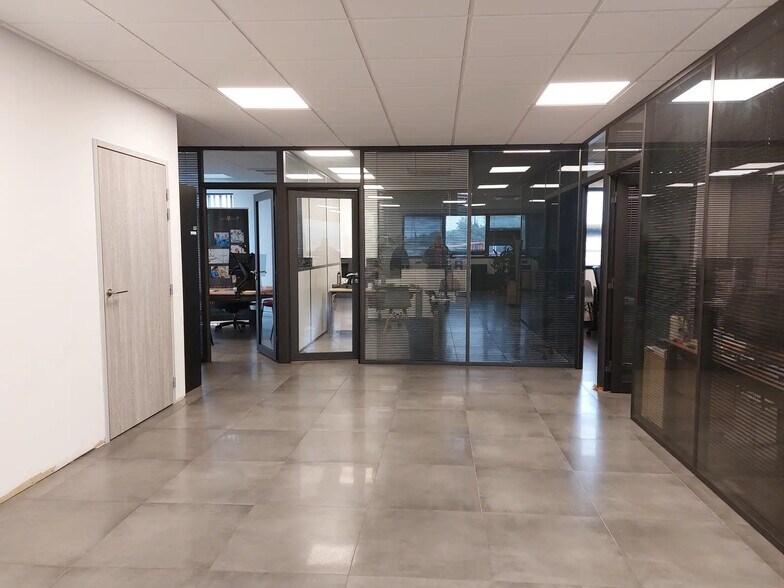 Bureau dans Six-Fours-les-Plages à louer - Photo de l’immeuble – Image 2 sur 5