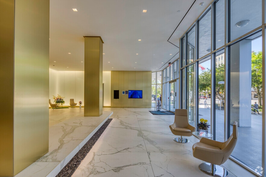 360 Central Ave, Saint Petersburg, FL à louer - Hall d’entrée – Image 3 sur 15