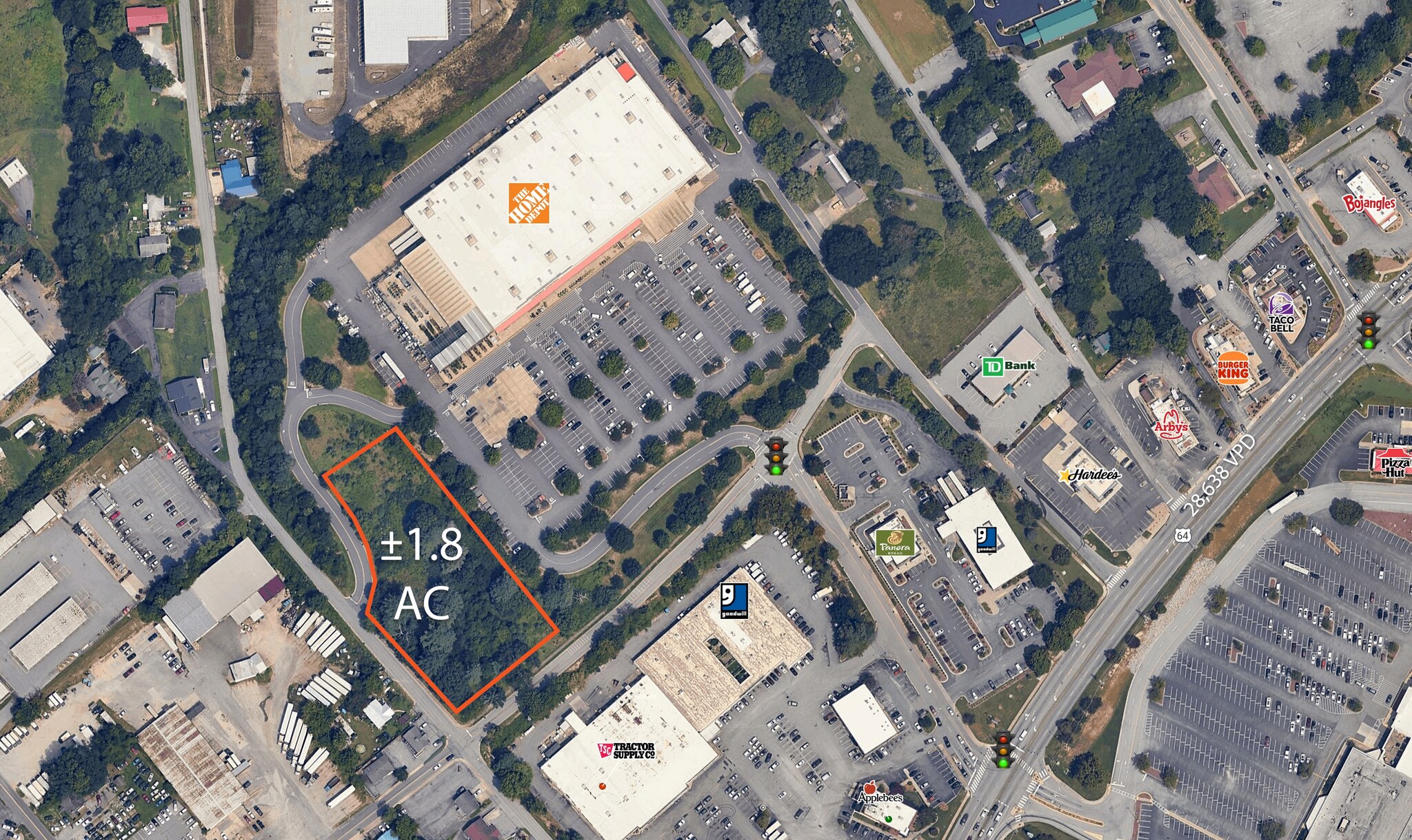 999 Linda Vista Drive, Hendersonville, NC à vendre Photo principale– Image 1 sur 3