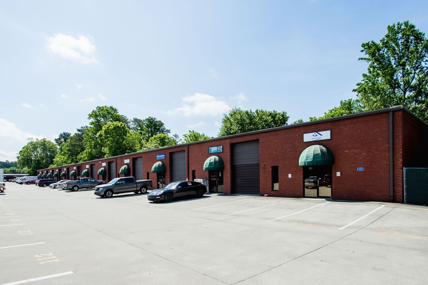 390 W Pike St, Lawrenceville, GA à louer - Photo de l’immeuble – Image 2 sur 5