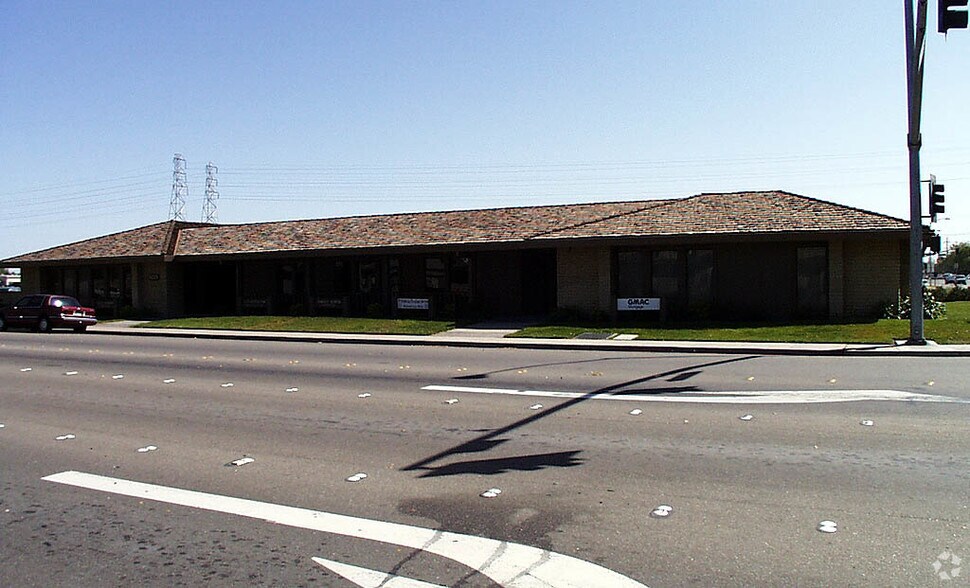 1150 W Center St, Manteca, CA à louer - Photo de l’immeuble – Image 2 sur 9
