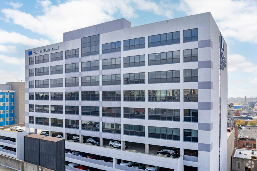210 E Gray St, Louisville, KY à louer - Photo de l’immeuble – Image 2 sur 7