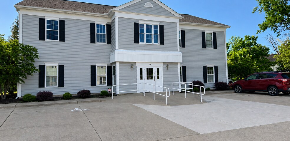 698 E Washington St, Medina, OH à louer - Photo de l’immeuble – Image 2 sur 2