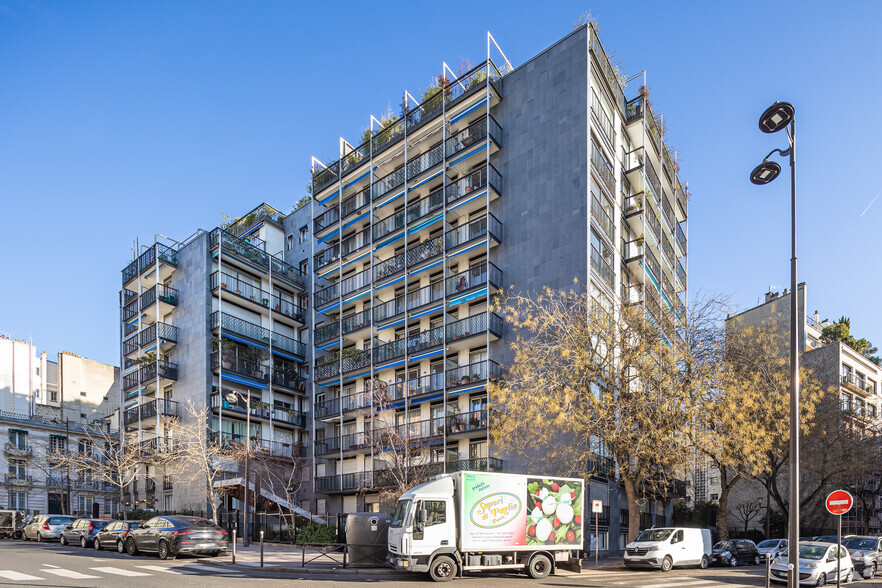 Immeuble residentiel dans Paris à vendre - Photo de l’immeuble – Image 2 sur 9