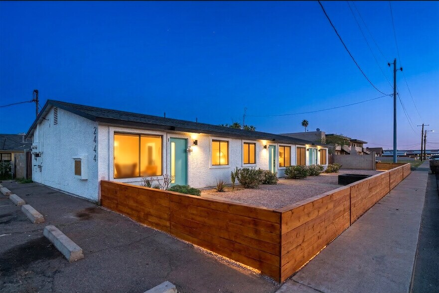 2444 E Willetta St, Phoenix, AZ à vendre - Photo de l’immeuble – Image 2 sur 55