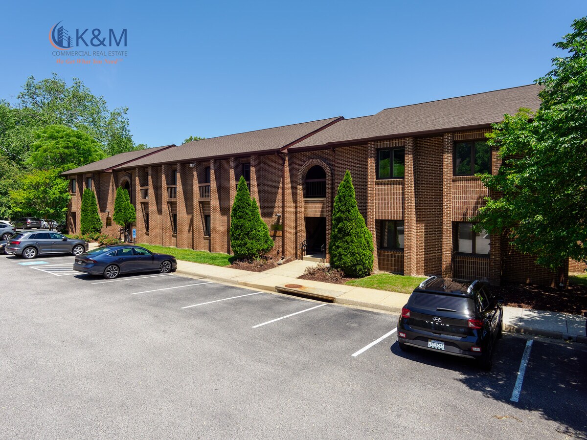 5205-A Lyngate Court, Burke, VA 22015 - Lot A -  - Photo intérieure - Image 2 of 11