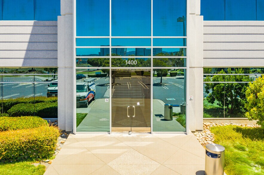 1400 Bridge Pky, Redwood City, CA à louer - Photo de l’immeuble – Image 3 sur 37