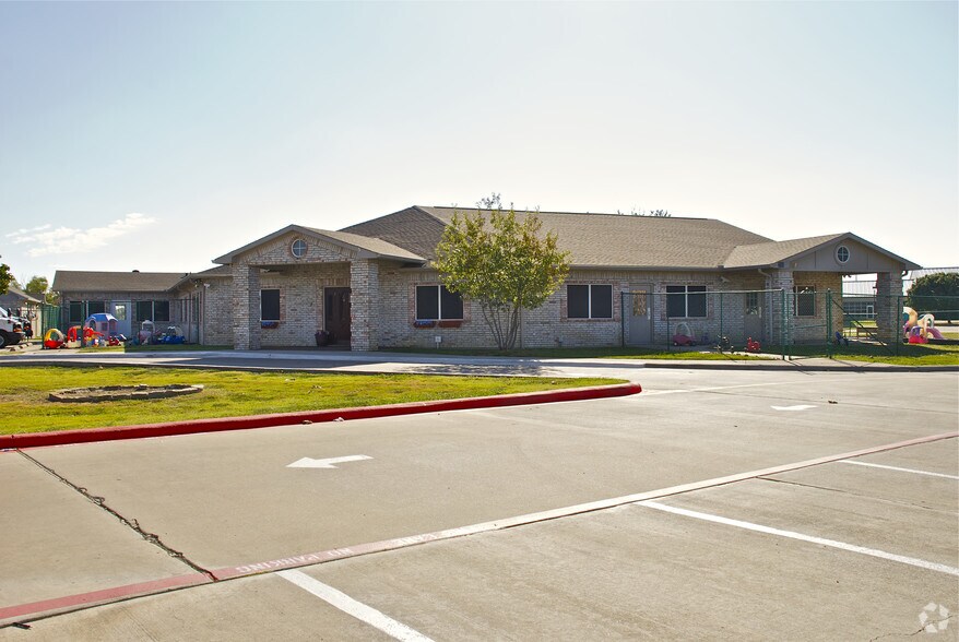 200 Lobo Ln, Little Elm, TX à vendre - Photo de l’immeuble – Image 2 sur 2