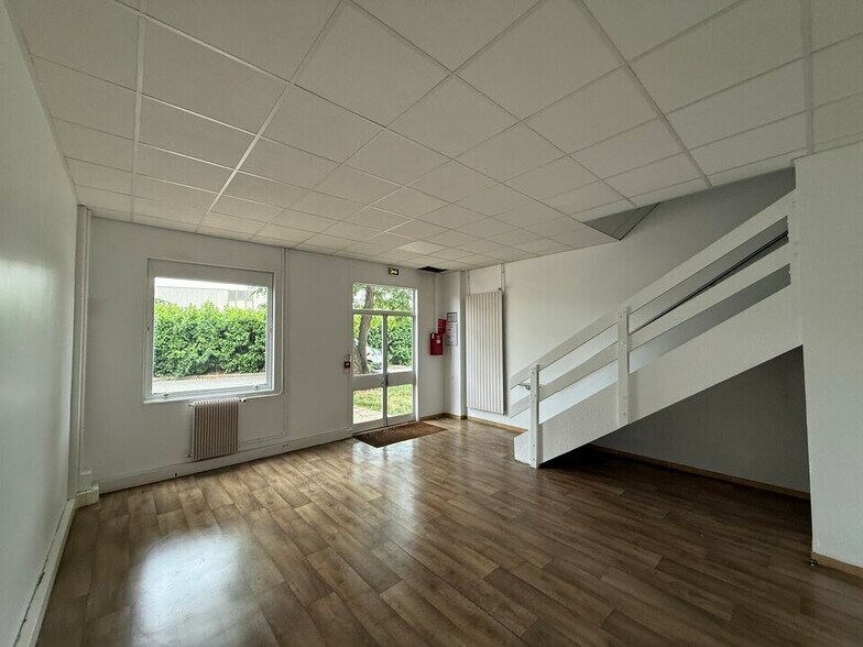 114 Avenue Louis Roche, Gennevilliers à louer - Photo de l’immeuble – Image 3 sur 20