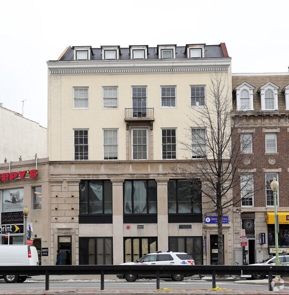1635 Connecticut Ave NW, Washington, DC à louer - Photo de l’immeuble – Image 3 sur 5