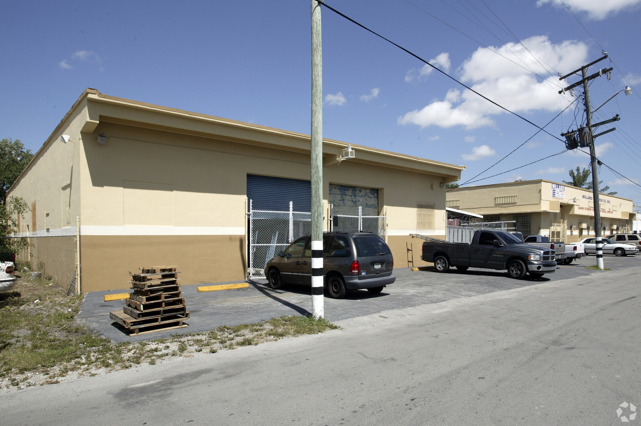 4310 NW 35th Ct, Miami, FL à louer Photo principale– Image 1 sur 4