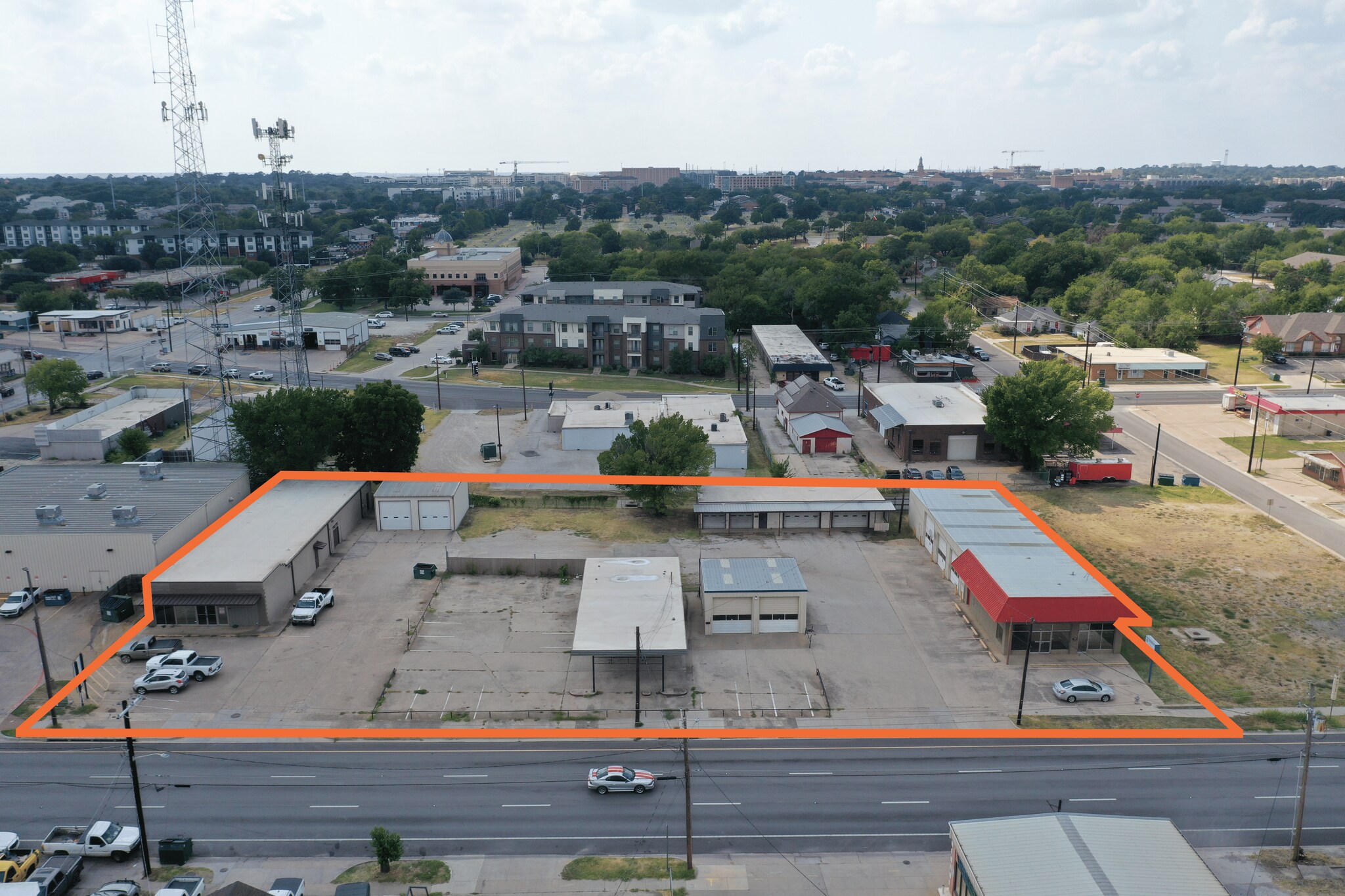 710 S Locust St, Denton, TX à vendre Photo principale– Image 1 sur 8