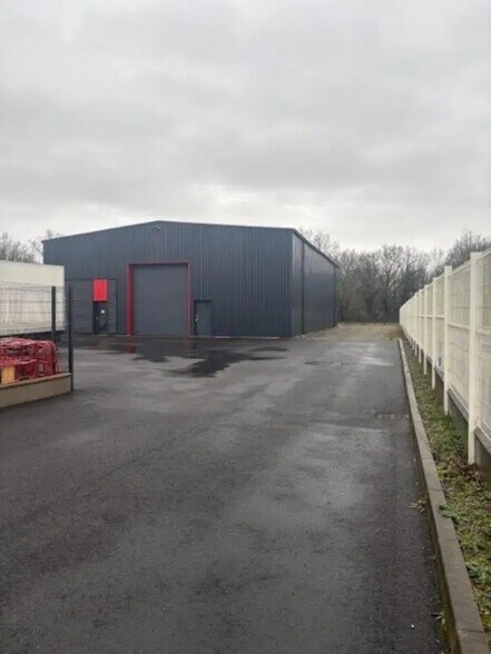 Local d’activités dans Saint-Aignan-Grandlieu à louer - Photo de l’immeuble – Image 1 sur 8