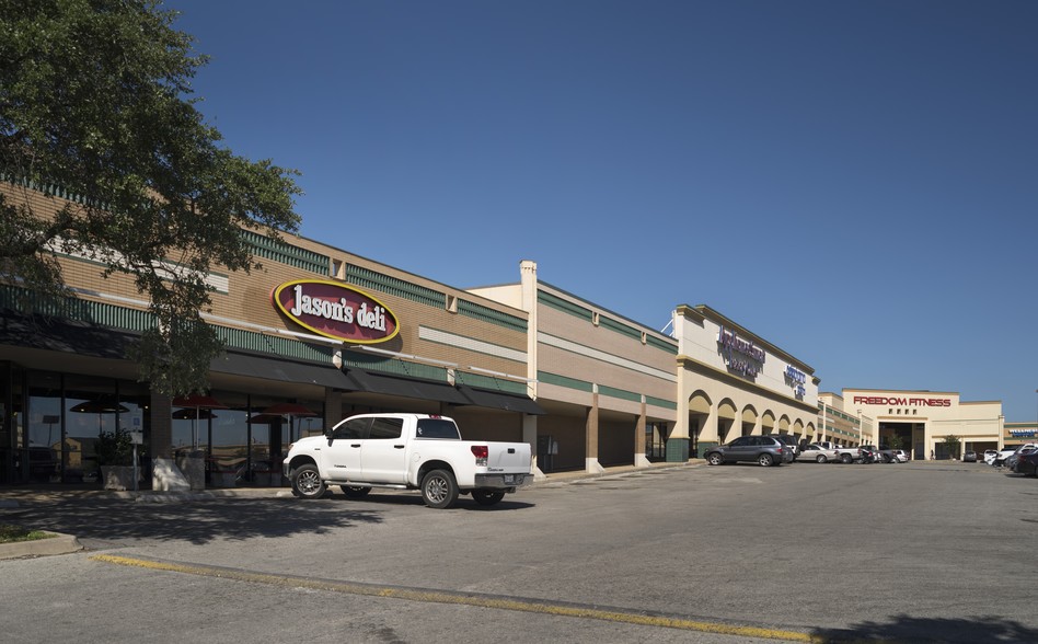 5819 NW Loop 410, San Antonio, TX à louer - Photo de l’immeuble – Image 3 sur 38