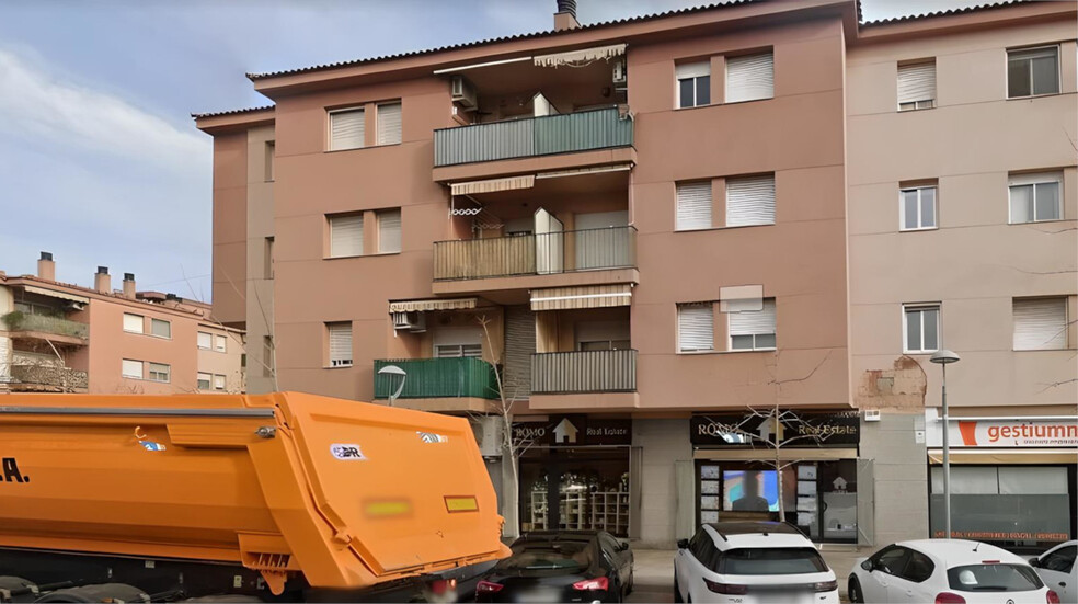 Immeuble residentiel dans Santa Perpètua de Mogoda, Barcelona à vendre - Photo principale – Image 1 sur 1