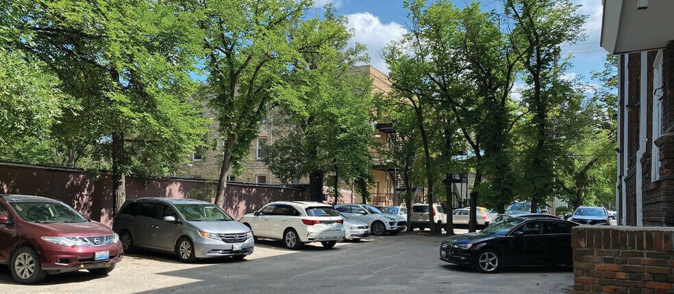 6 Roslyn Rd, Winnipeg, MB à louer - Photo de l’immeuble – Image 3 sur 6