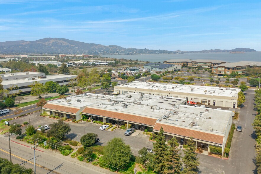 1925 Francisco Blvd E, San Rafael, CA à louer - Photo de l’immeuble – Image 1 sur 6